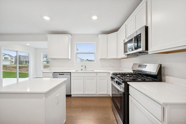 707 Knollwood Bend, Chelsea, MI 48118