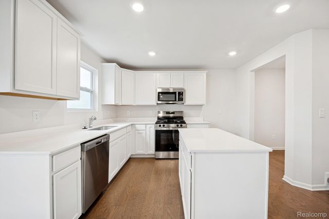 707 Knollwood Bend, Chelsea, MI 48118