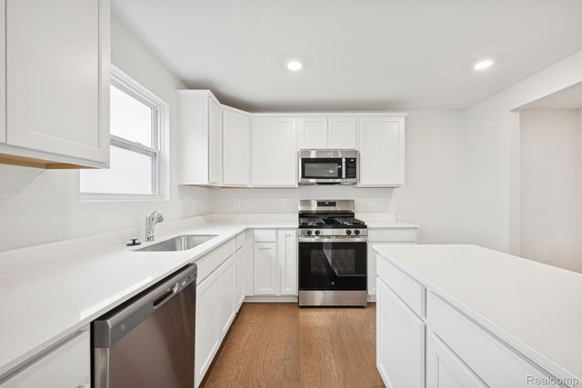 707 Knollwood Bend, Chelsea, MI 48118