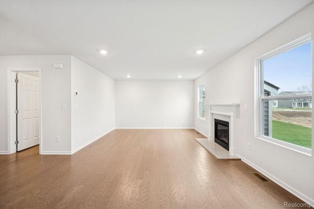 707 Knollwood Bend, Chelsea, MI 48118