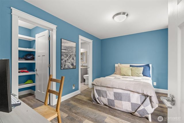 9916 NW Dishman Road, Bremerton, WA 98312