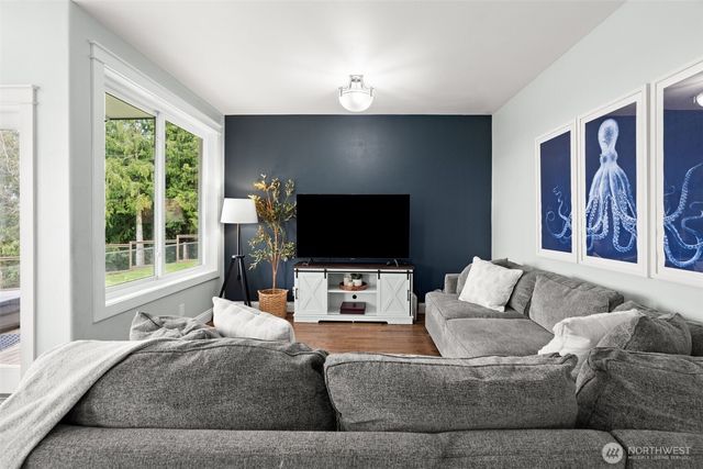 9916 NW Dishman Road, Bremerton, WA 98312