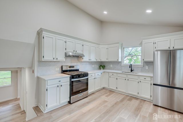 23 Nancy Circle, Edison, NJ 08817