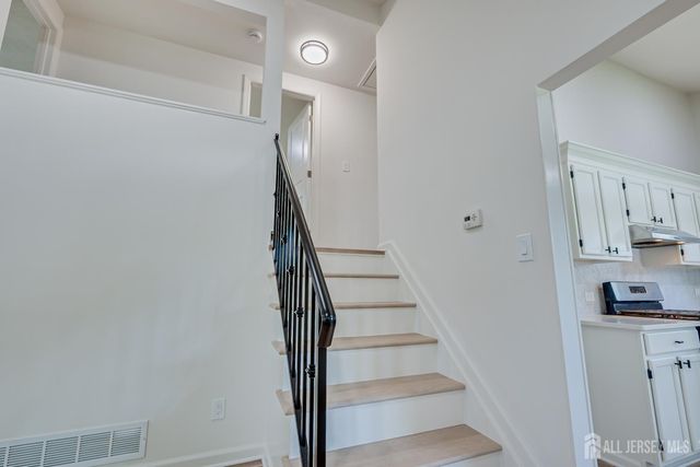 23 Nancy Circle, Edison, NJ 08817