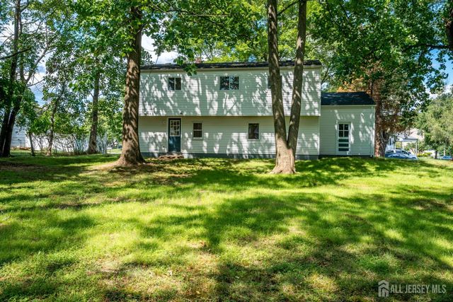 23 Nancy Circle, Edison, NJ 08817