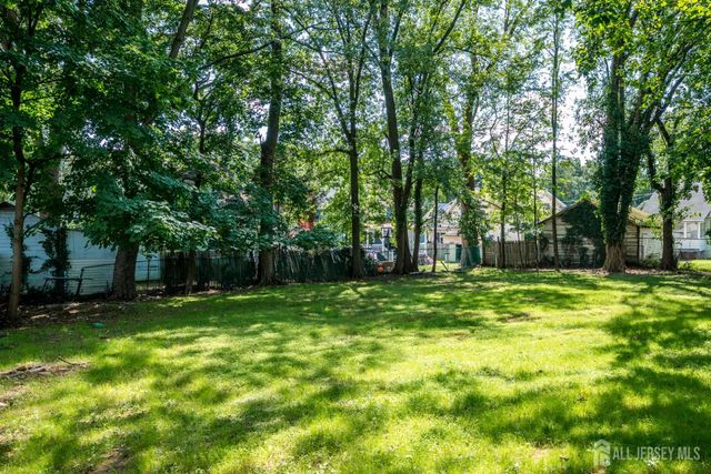 23 Nancy Circle, Edison, NJ 08817