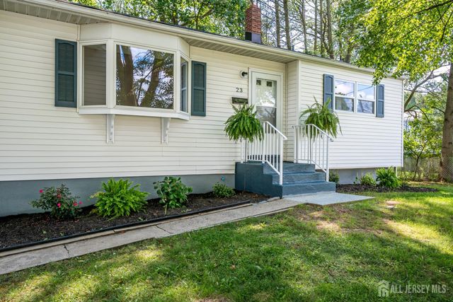 23 Nancy Circle, Edison, NJ 08817