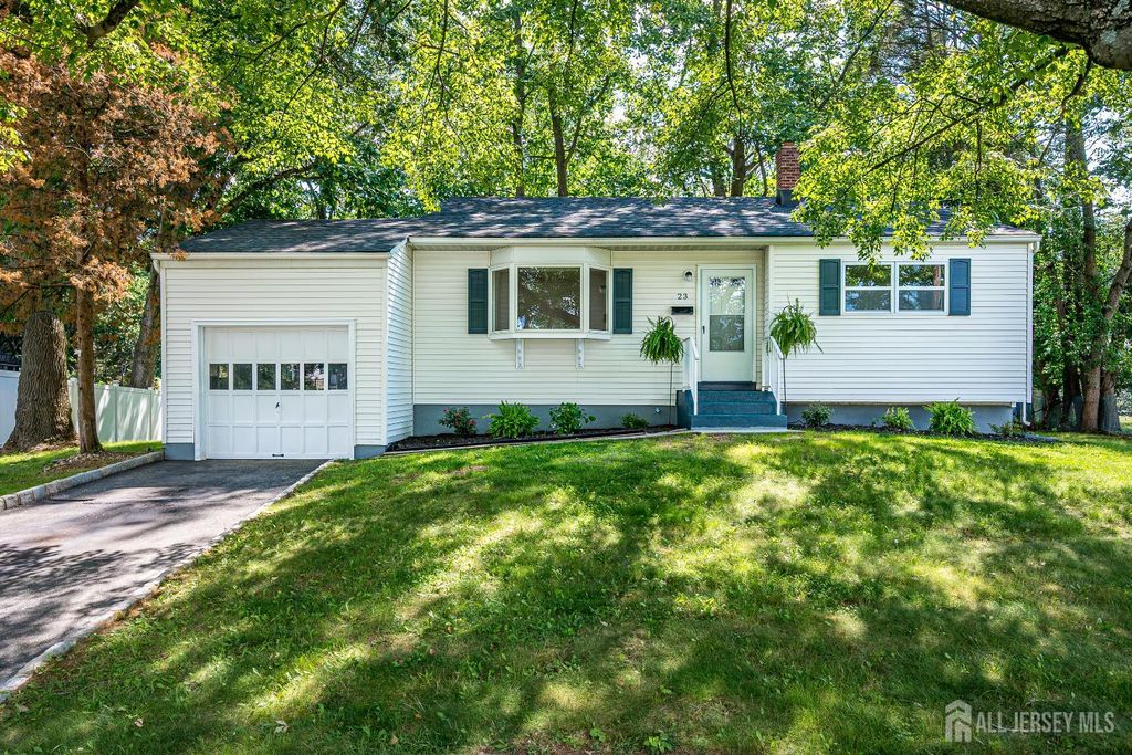 23 Nancy Circle, Edison, NJ 08817