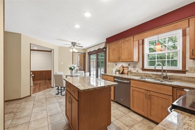 601 Overlook Ct, Marshall, PA 15090