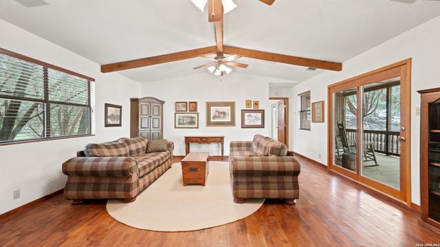 885 HEIMER LANGE RD, Spring Branch, TX 78070
