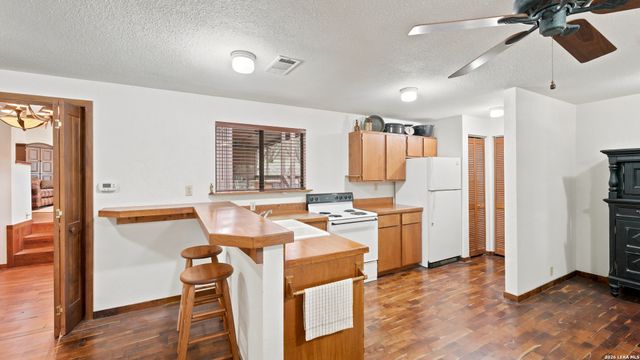 885 HEIMER LANGE RD, Spring Branch, TX 78070