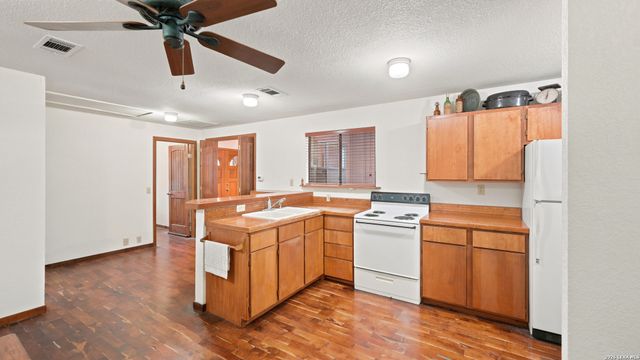 885 HEIMER LANGE RD, Spring Branch, TX 78070