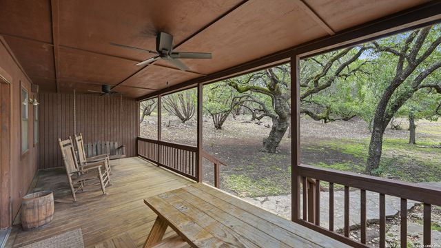 885 HEIMER LANGE RD, Spring Branch, TX 78070