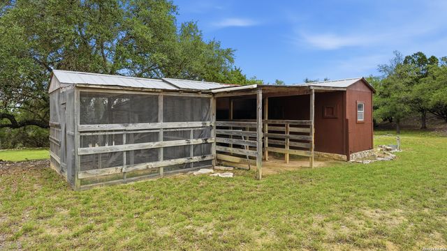 885 HEIMER LANGE RD, Spring Branch, TX 78070