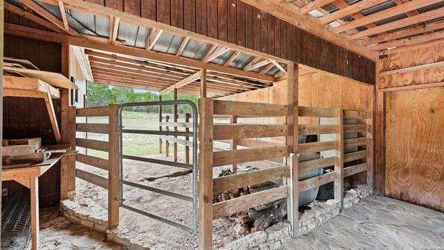 885 HEIMER LANGE RD, Spring Branch, TX 78070