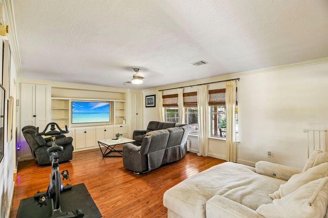 5501 Pecos Street, Dickinson, TX 77539