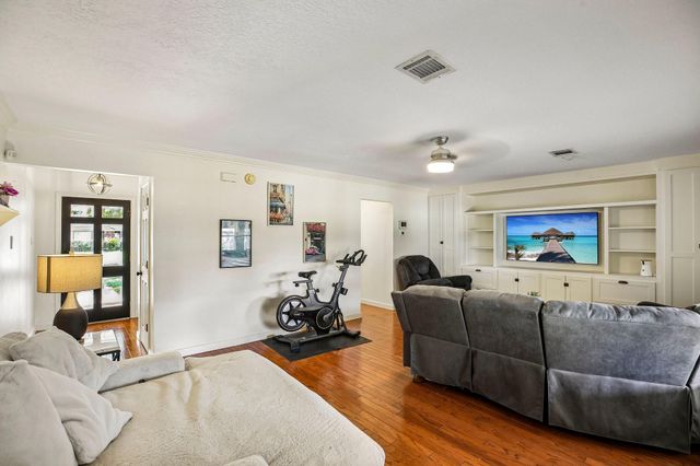 5501 Pecos Street, Dickinson, TX 77539