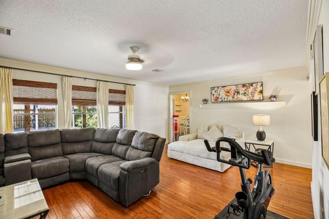 5501 Pecos Street, Dickinson, TX 77539