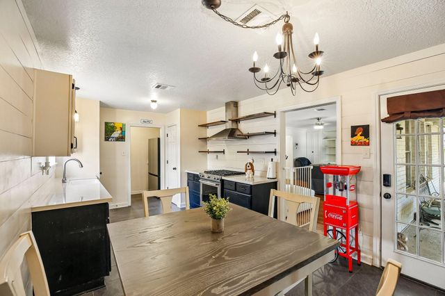 5501 Pecos Street, Dickinson, TX 77539