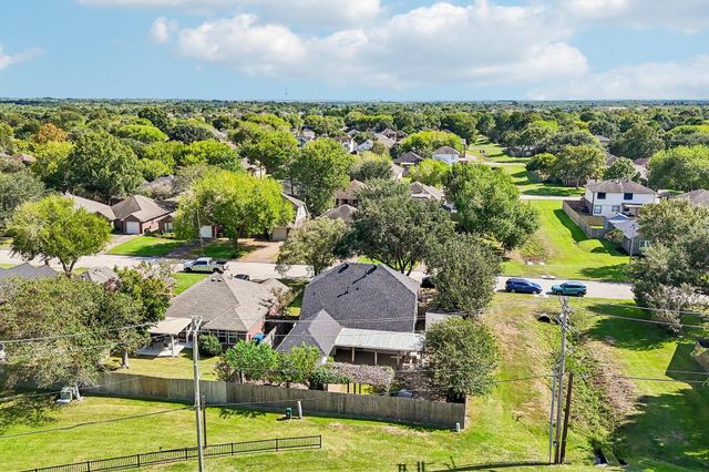 5501 Pecos Street, Dickinson, TX 77539