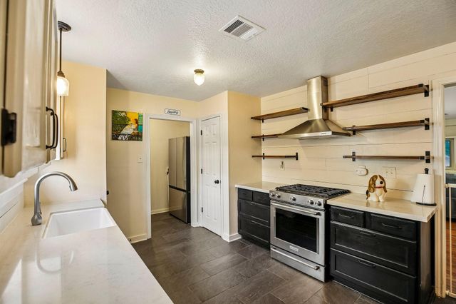 5501 Pecos Street, Dickinson, TX 77539