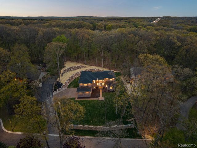 6675 College Park Drive, Springfield Charter Township, MI 48346