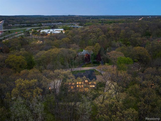 6675 College Park Drive, Springfield Charter Township, MI 48346