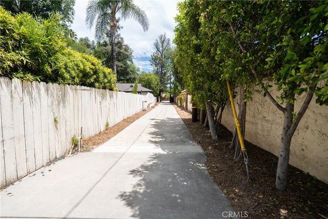 10461 Andora, Chatsworth, CA 91311