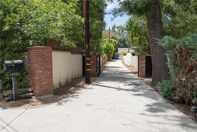 10461 Andora, Chatsworth, CA 91311