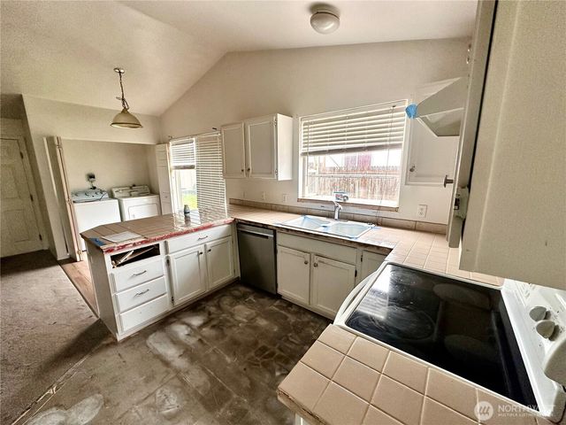 24516 47th Avenue E, Graham, WA 98338