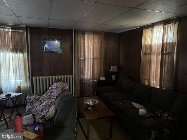 205 ERIE AVE, Quakertown, PA 18951