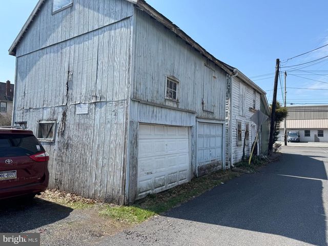 205 ERIE AVE, Quakertown, PA 18951