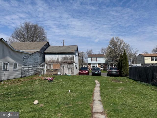 205 ERIE AVE, Quakertown, PA 18951