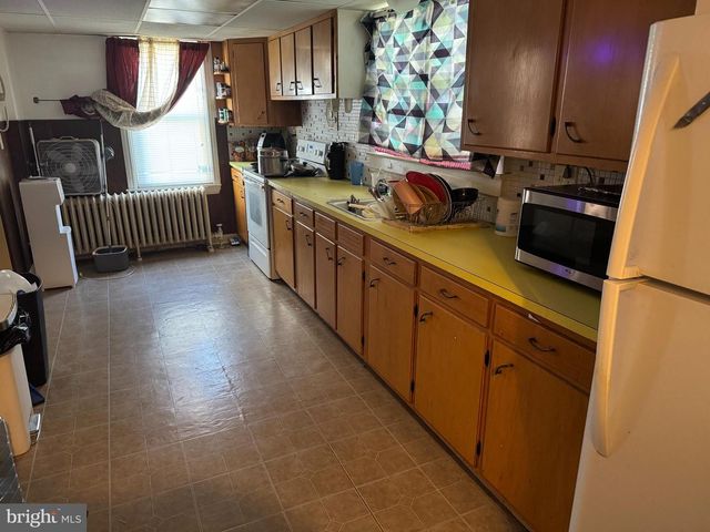 205 ERIE AVE, Quakertown, PA 18951