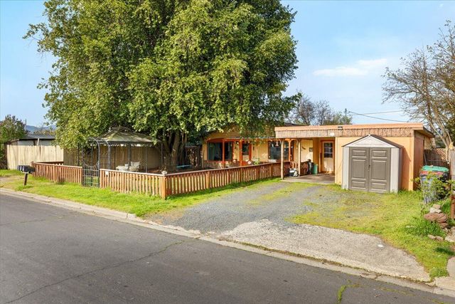32 Chestnut Avenue, Medford, OR 97501