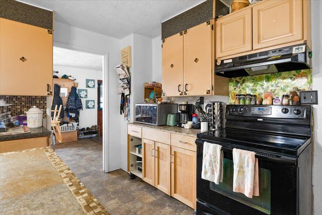 32 Chestnut Avenue, Medford, OR 97501