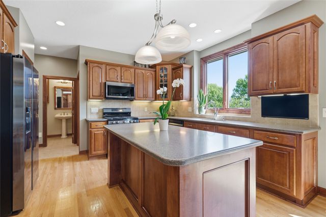 6625 Peckham Street, Johnston, IA 50131