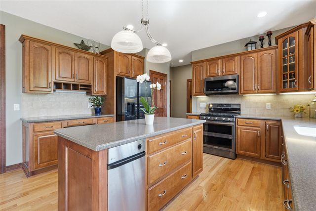 6625 Peckham Street, Johnston, IA 50131