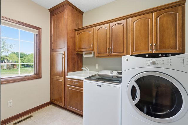 6625 Peckham Street, Johnston, IA 50131