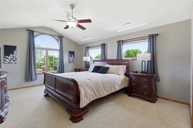 6625 Peckham Street, Johnston, IA 50131