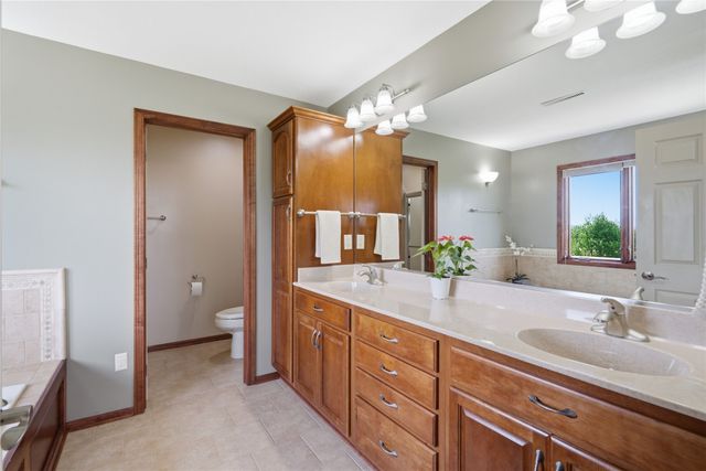 6625 Peckham Street, Johnston, IA 50131