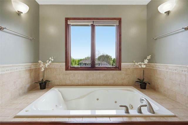 6625 Peckham Street, Johnston, IA 50131