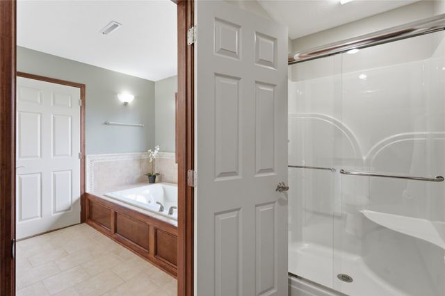 6625 Peckham Street, Johnston, IA 50131