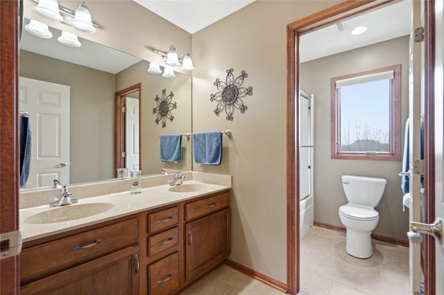 6625 Peckham Street, Johnston, IA 50131