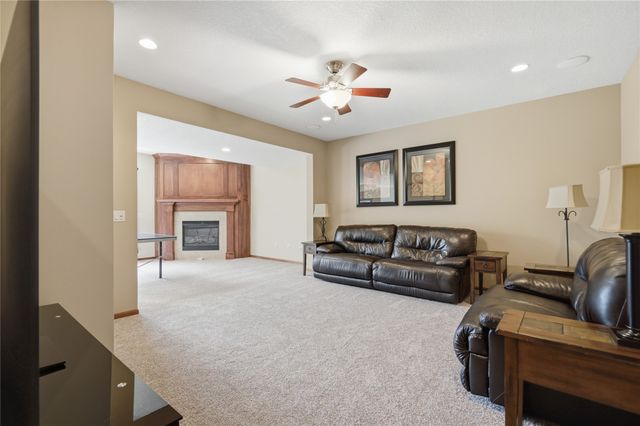 6625 Peckham Street, Johnston, IA 50131