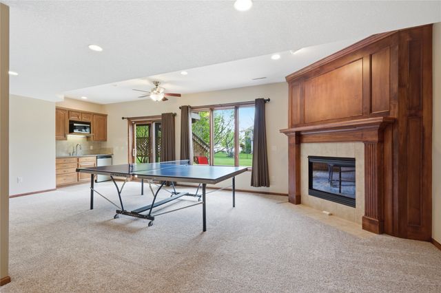6625 Peckham Street, Johnston, IA 50131