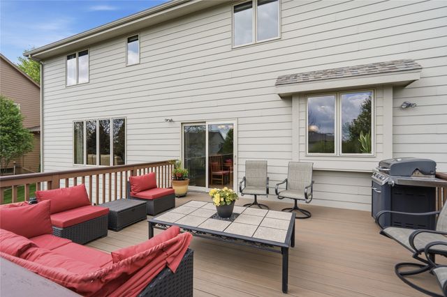6625 Peckham Street, Johnston, IA 50131