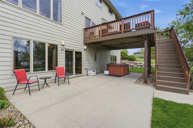 6625 Peckham Street, Johnston, IA 50131