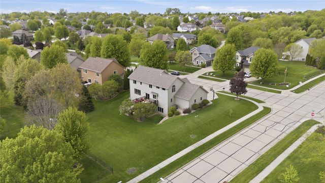 6625 Peckham Street, Johnston, IA 50131