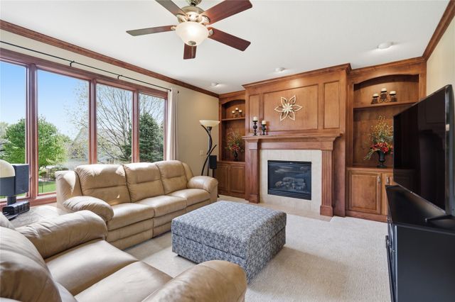 6625 Peckham Street, Johnston, IA 50131